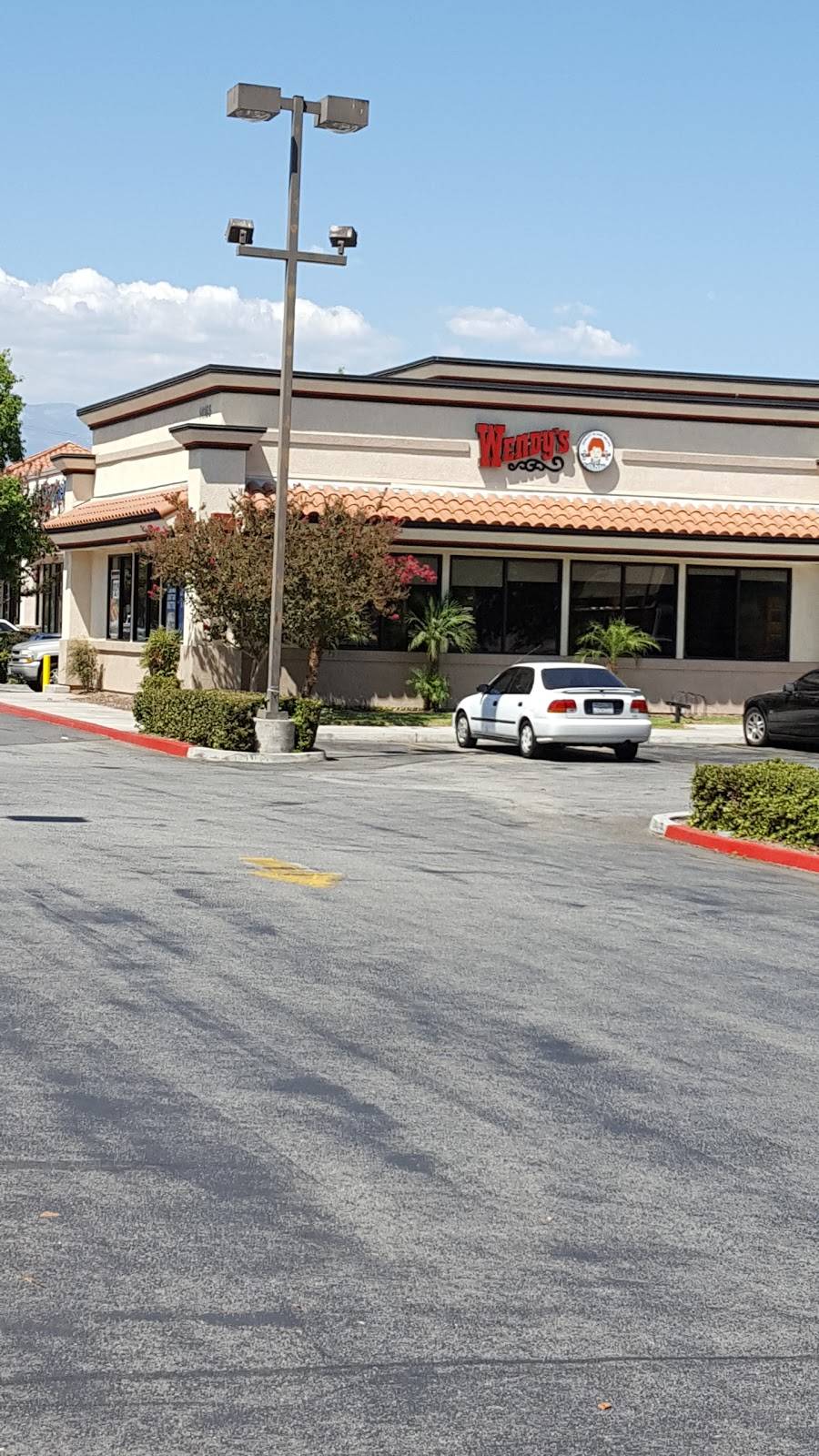 Wendys | restaurant | 14165 Pipeline Ave, Chino, CA 91710, USA | 9095484371 OR +1 909-548-4371