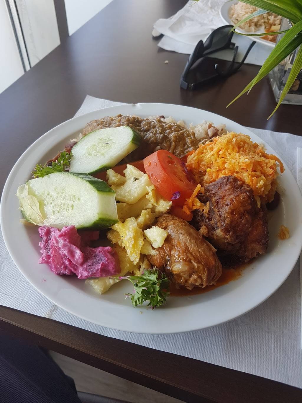 Fourchette Antillaise | restaurant | 5968 Rue de Salaberry, Montréal, QC H4J 1J8, Canada | 5143379393 OR +1 514-337-9393