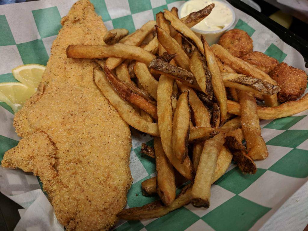 Kavanaughs Hilltop Bar & Grill | restaurant | 1228 30th St, Rock Island, IL 61201, USA | 3097869055 OR +1 309-786-9055