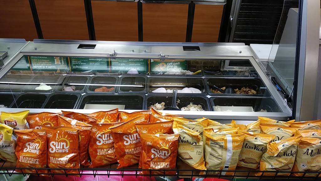 Subway | restaurant | 16 Banton St, North Haven, CT 06473, USA | 2032390280 OR +1 203-239-0280