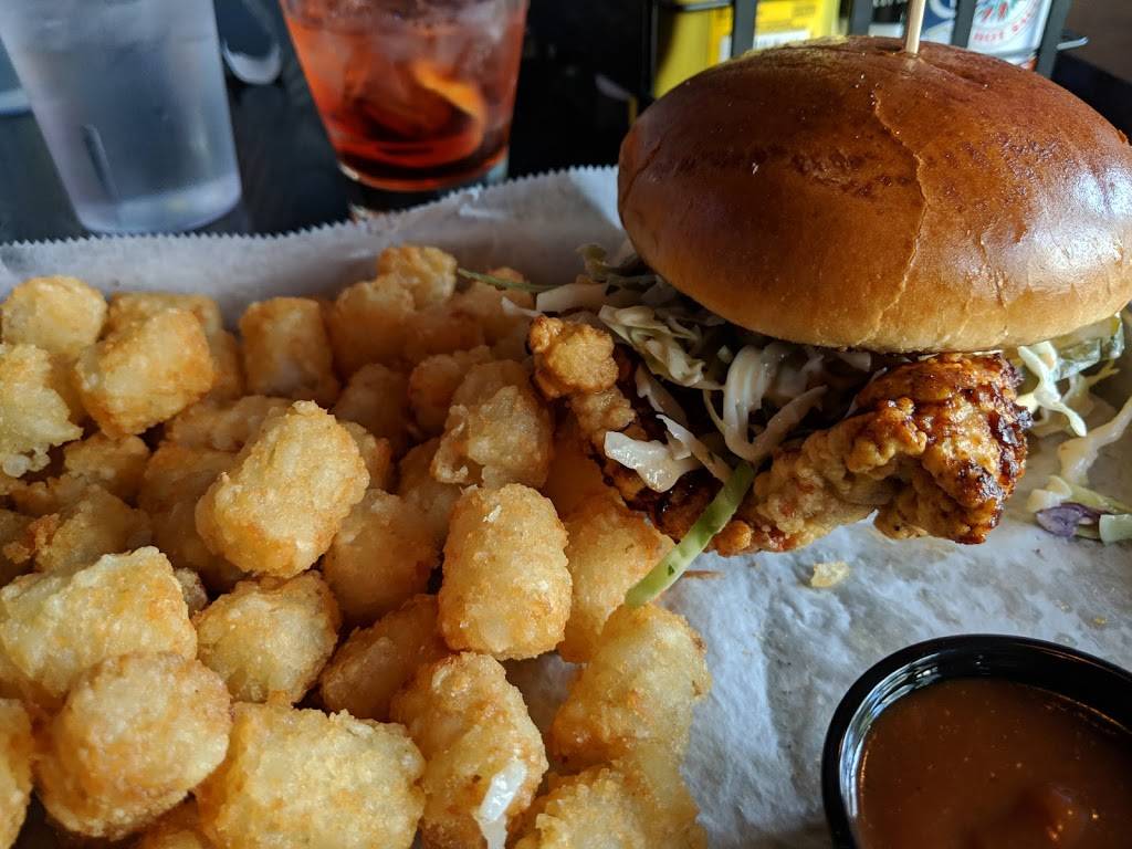 Schoolyard Tavern & Grill | restaurant | 3258 N Southport Ave, Chicago, IL 60657, USA | 7735288226 OR +1 773-528-8226