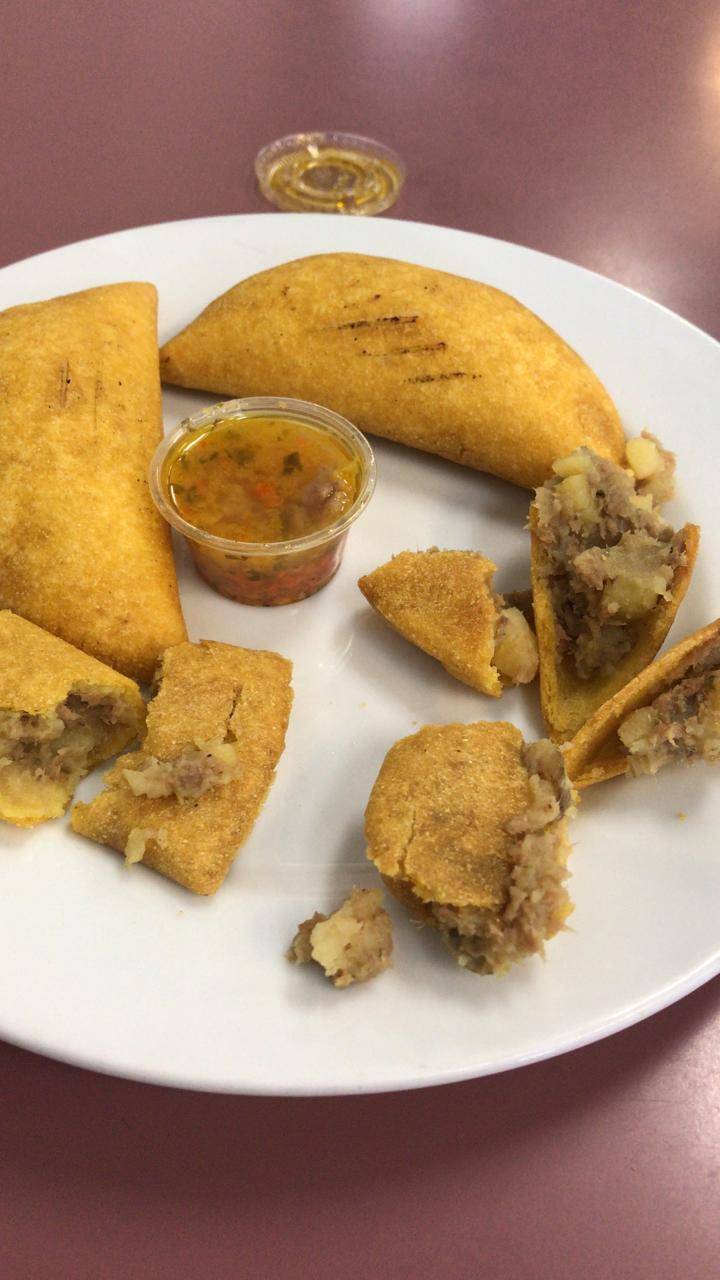 La Guanaquita | restaurant | 1621 Wilson Ave, North York, ON M3L 1A5, Canada | 4162494141 OR +1 416-249-4141