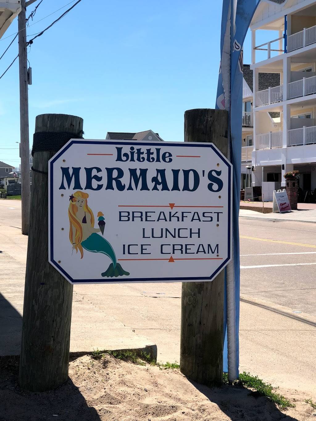 Little Mermaids | restaurant | 139 Atlantic Ave, Westerly, RI 02891, USA | 4015965681 OR +1 401-596-5681