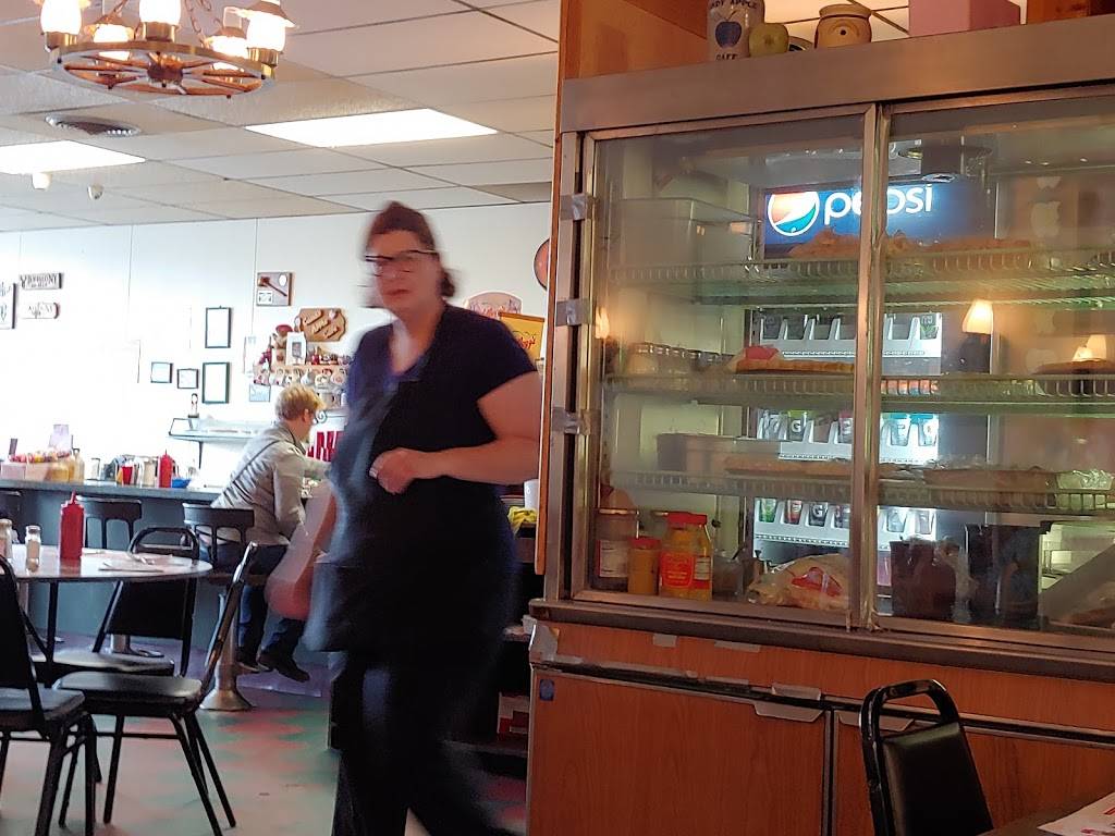 Candy Apple Cafe | restaurant | 81 Buell St, Akron, NY 14001, USA | 7165424155 OR +1 716-542-4155