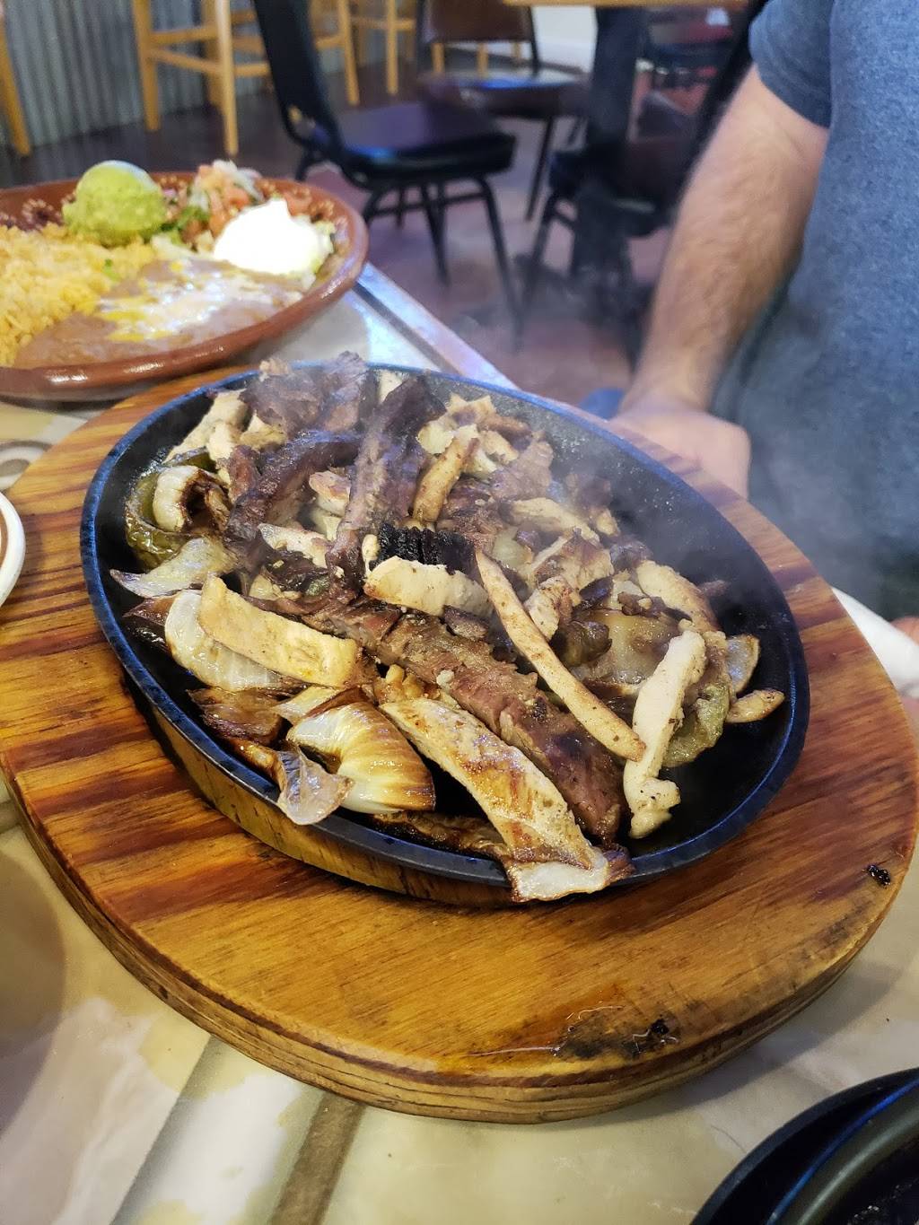 El Portal De Jaripo | restaurant | 2400 W Main St, Gun Barrel City, TX 75156, USA | 9038872010 OR +1 903-887-2010