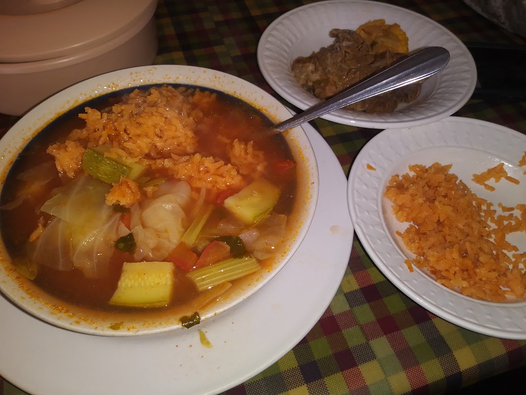 El Rincon De Veronica | restaurant | 230 Washington St, Eagle Pass, TX 78852, USA | 8307733301 OR +1 830-773-3301