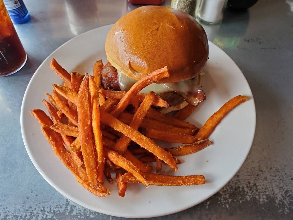 CHOMP Burgers, Fries, Shakes | restaurant | 1693 Mission Dr, Solvang, CA 93463, USA | 8056887733 OR +1 805-688-7733