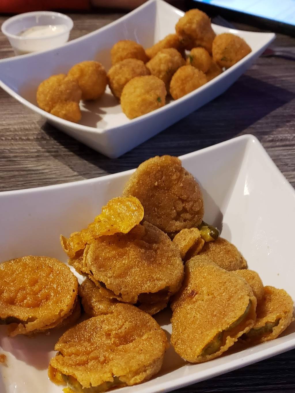 Burgers & Brews | restaurant | 6670 W Cactus Rd Suite A108, Glendale, AZ 85304, USA | 6237762266 OR +1 623-776-2266