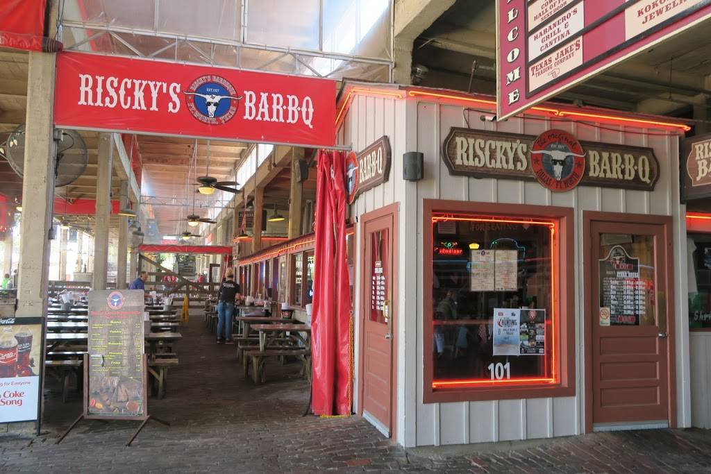 Risckys BAR-B-Q | restaurant | 140 East Exchange Avenue 101, Fort Worth, TX 76164, USA | 8176267777 OR +1 817-626-7777