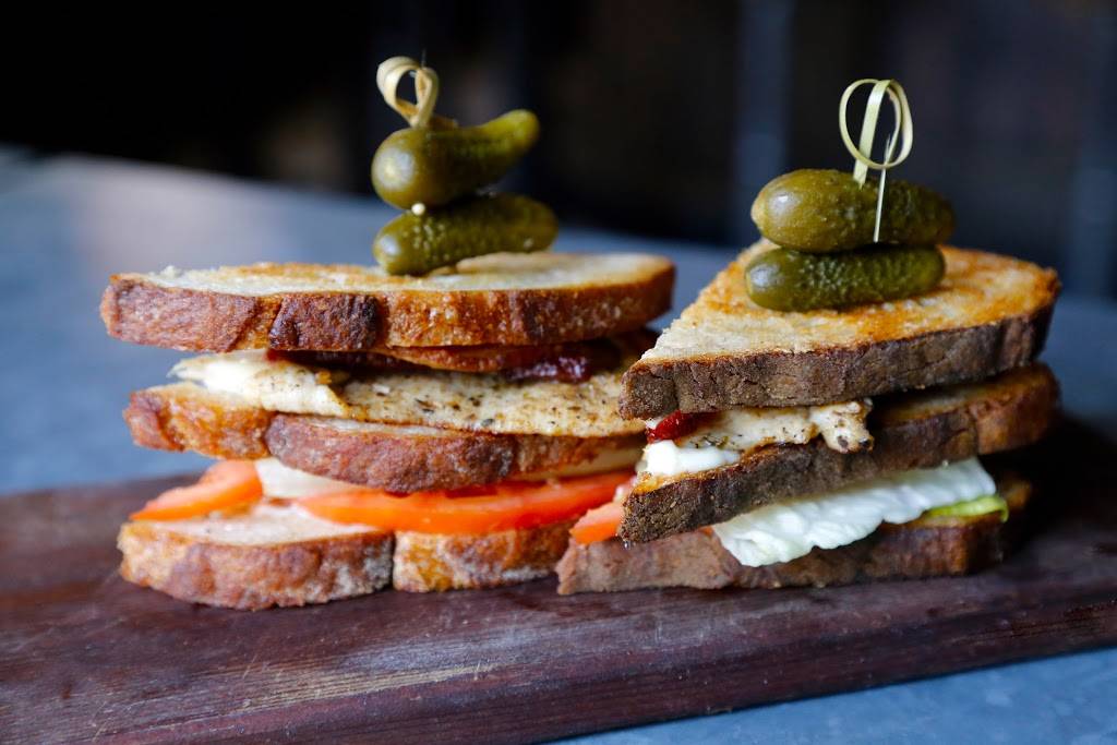 Roebling Sporting Club | restaurant | 225 N 8th St, Brooklyn, NY 11211, USA | 7183883088 OR +1 718-388-3088