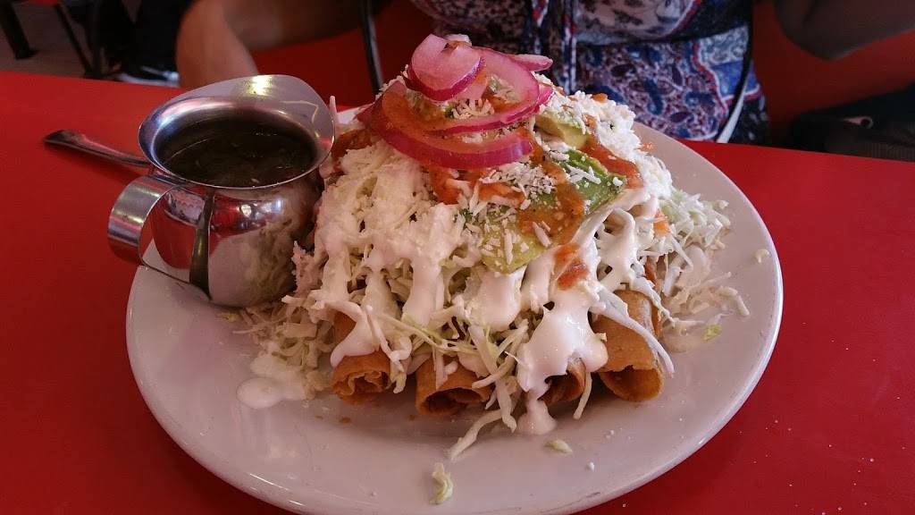 La Cocina D La Manzana | restaurant | Avenida Universidad 101c, Indeco Universidad, 22427 Tijuana, B.C., Mexico | 016646827171 OR +52 664 682 7171