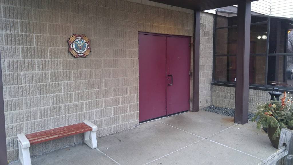 Reds Savoy Pizza | restaurant | 1145 Woodhill Dr, Roseville, MN 55113, USA | 6514880968 OR +1 651-488-0968