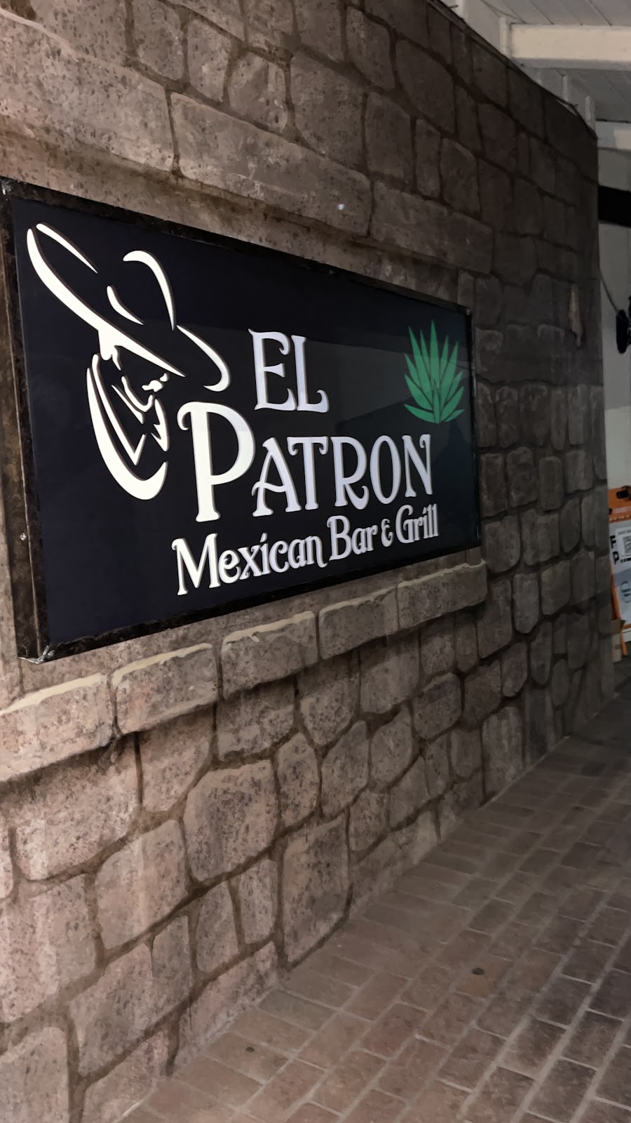 El patrón mexican bar &grill | restaurant | 23115 Lyons Ave, Santa Clarita, CA 91321, USA | 6613839249 OR +1 661-383-9249