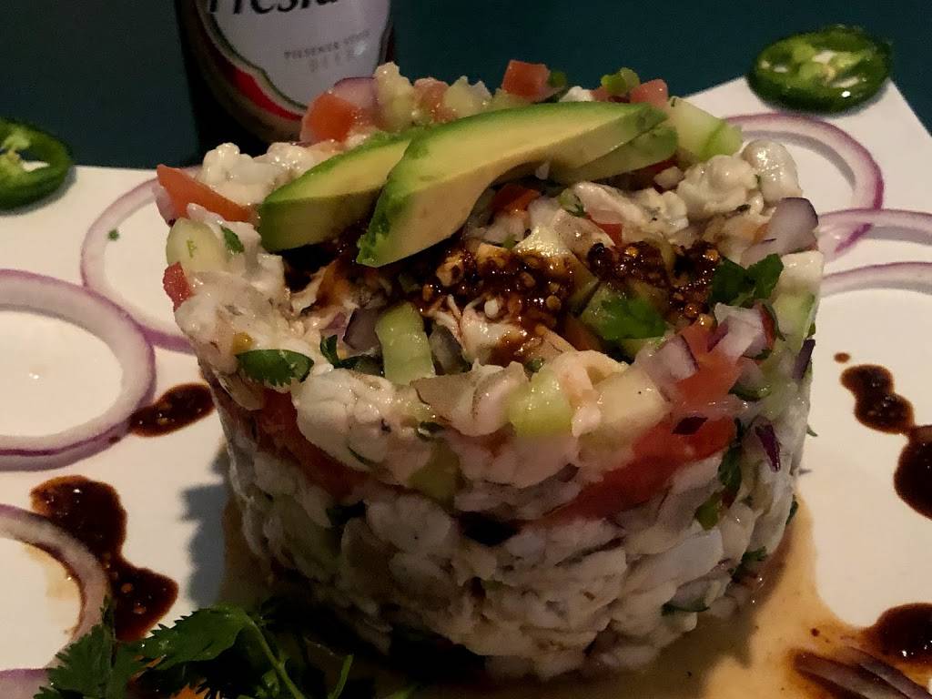 El Pelicano Restaurant & Lounge | restaurant | 15355 E Colfax Ave, Aurora, CO 80011, USA | 3033440488 OR +1 303-344-0488