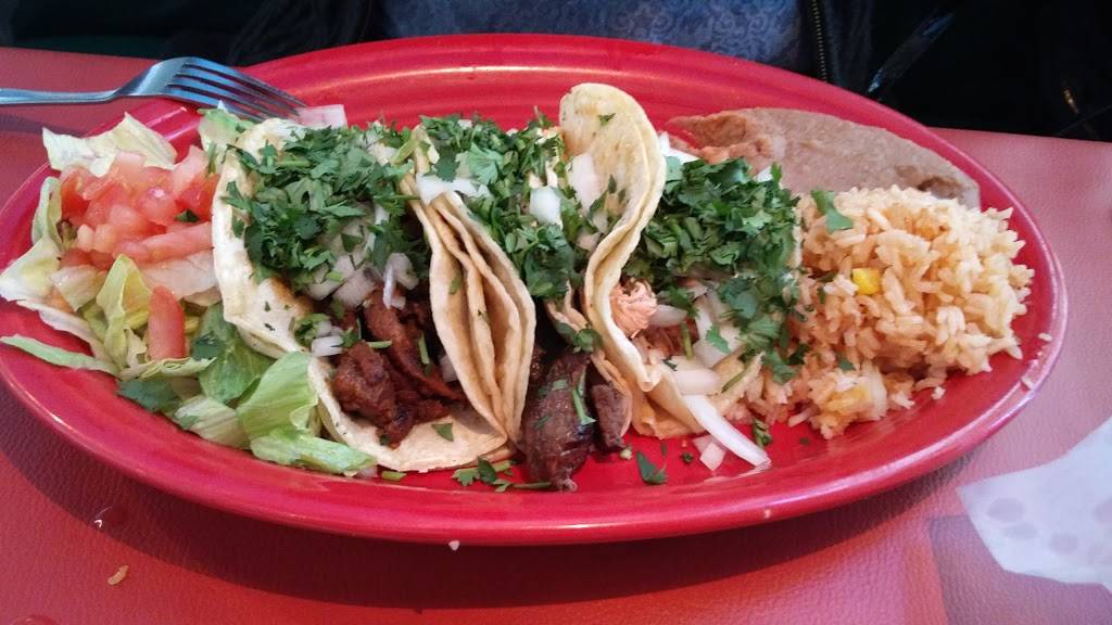 La Hacienda de Roselle | restaurant | 35 W Irving Park Rd, Roselle, IL 60172, USA | 6308939009 OR +1 630-893-9009