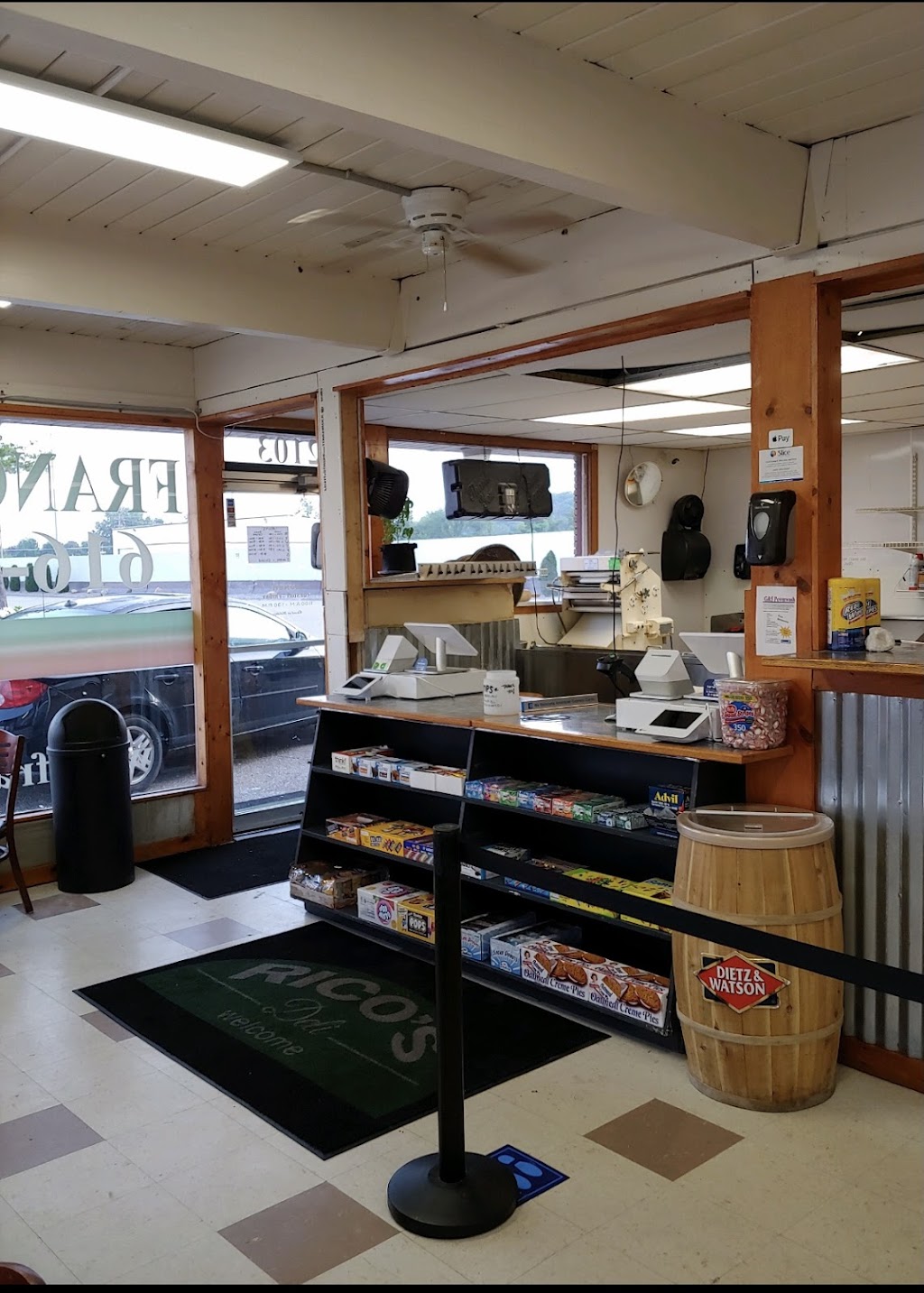 Francos Alpine Pizza | restaurant | 2103 Alpine Ave NW, Walker, MI 49544, USA | 6163617307 OR +1 616-361-7307