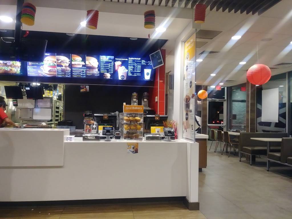 McDonalds | cafe | 350 Burnett Rd, Chicopee, MA 01020, USA | 4135920646 OR +1 413-592-0646