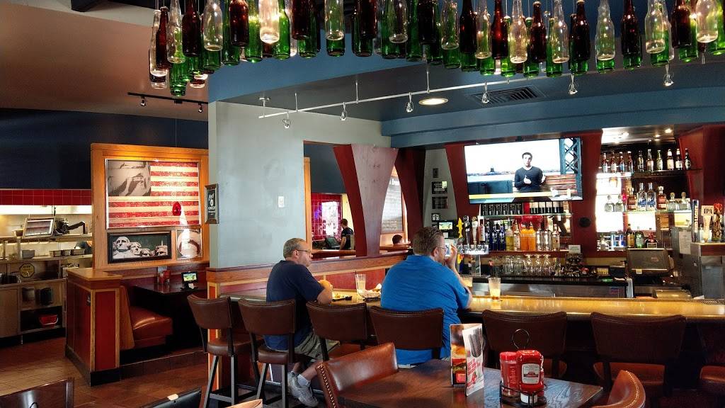 Red Robin Gourmet Burgers and Brews | restaurant | 130 Gravois Bluffs Cir Dr, Fenton, MO 63026, USA | 6363059440 OR +1 636-305-9440