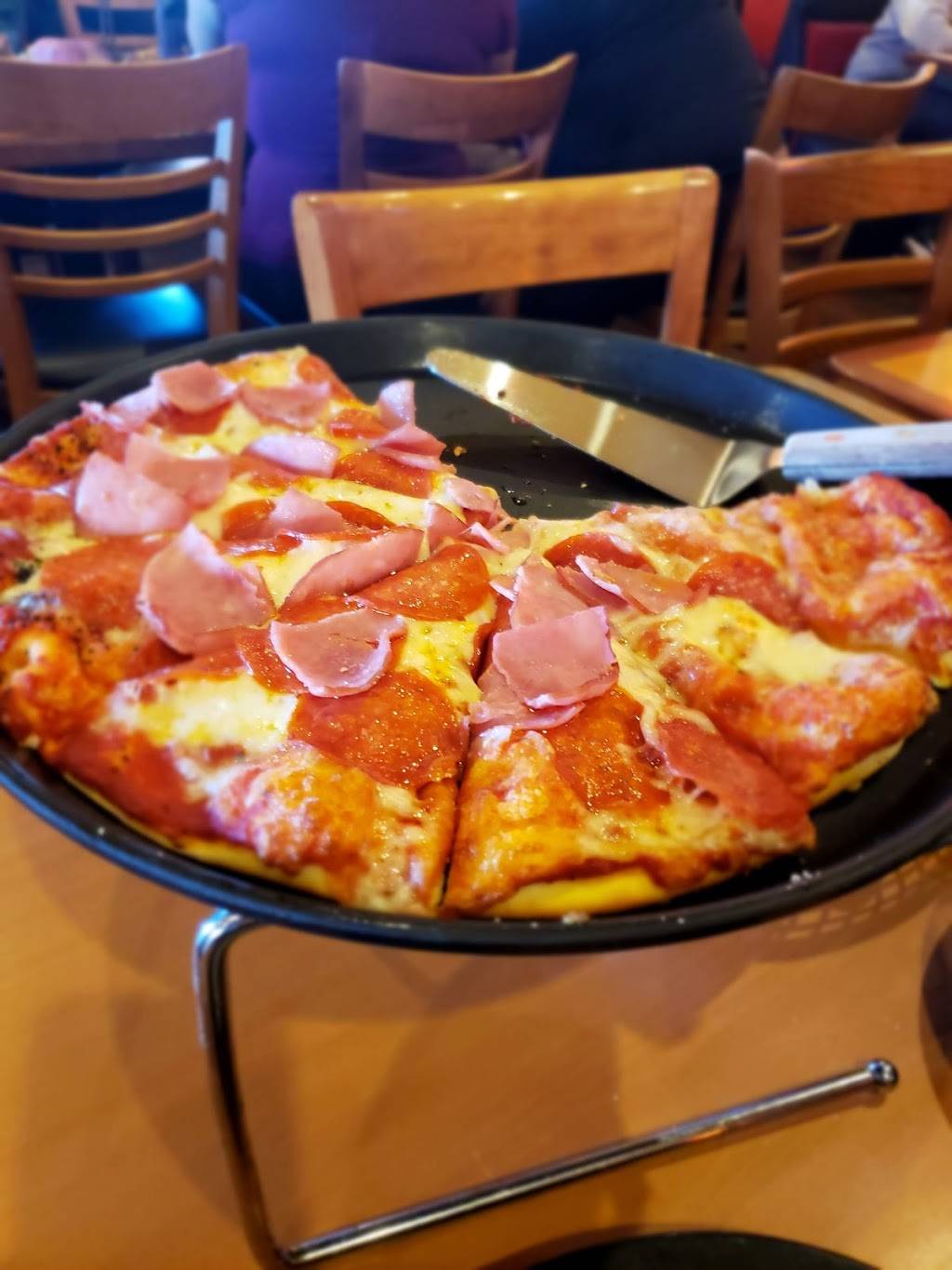 Shakeys Pizza Parlor | restaurant | 1300 N San Fernando Blvd, Burbank, CA 91504, USA | 8188485527 OR +1 818-848-5527