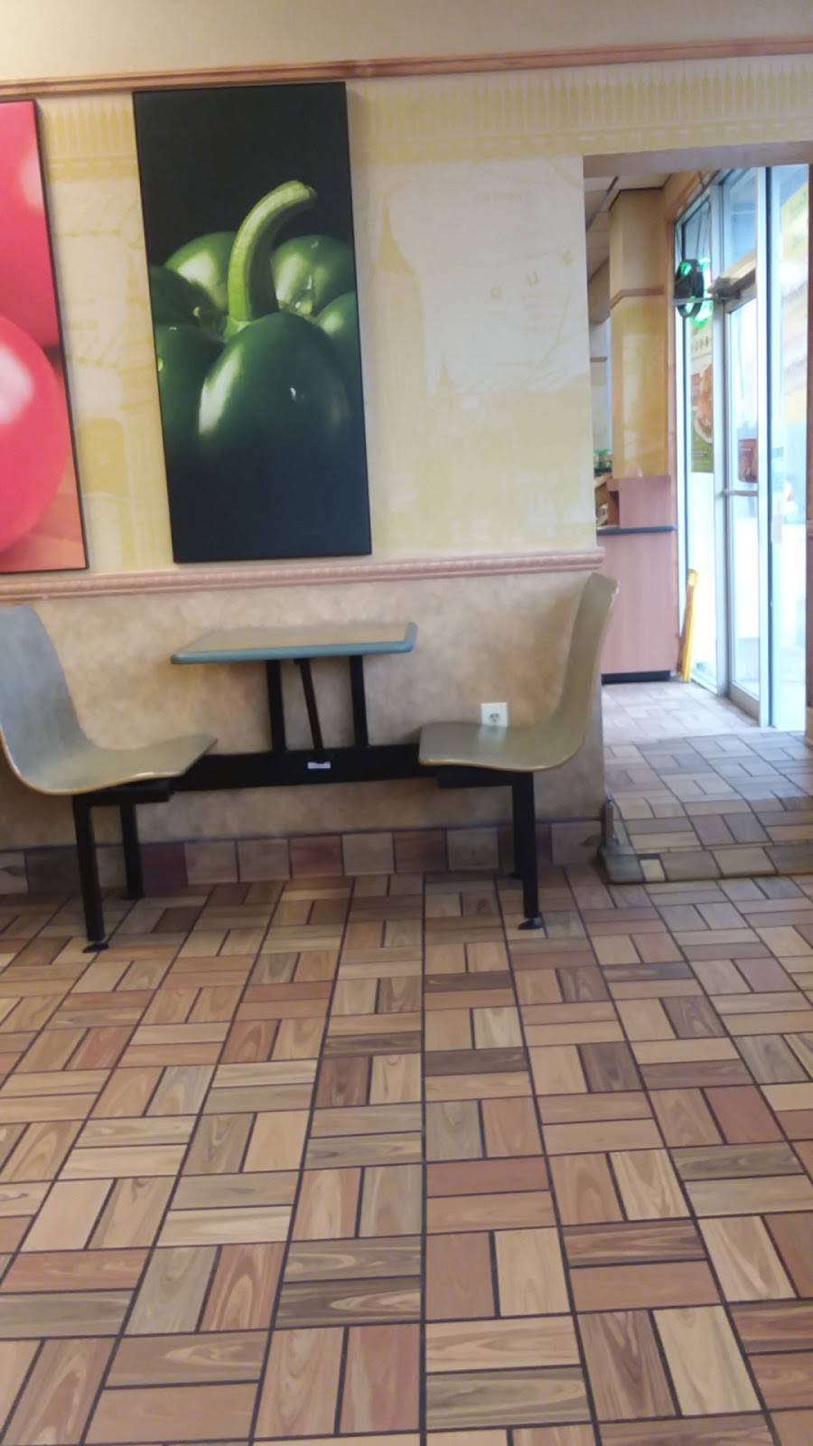 Subway | restaurant | 1402 Memorial Blvd, Connellsville, PA 15425, USA | 7246288088 OR +1 724-628-8088