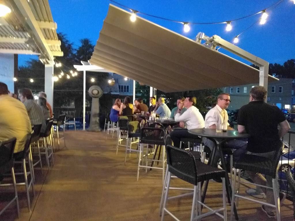 Dogwood Tavern | restaurant | 132 W Broad St, Falls Church, VA 22046, USA | 7032378333 OR +1 703-237-8333