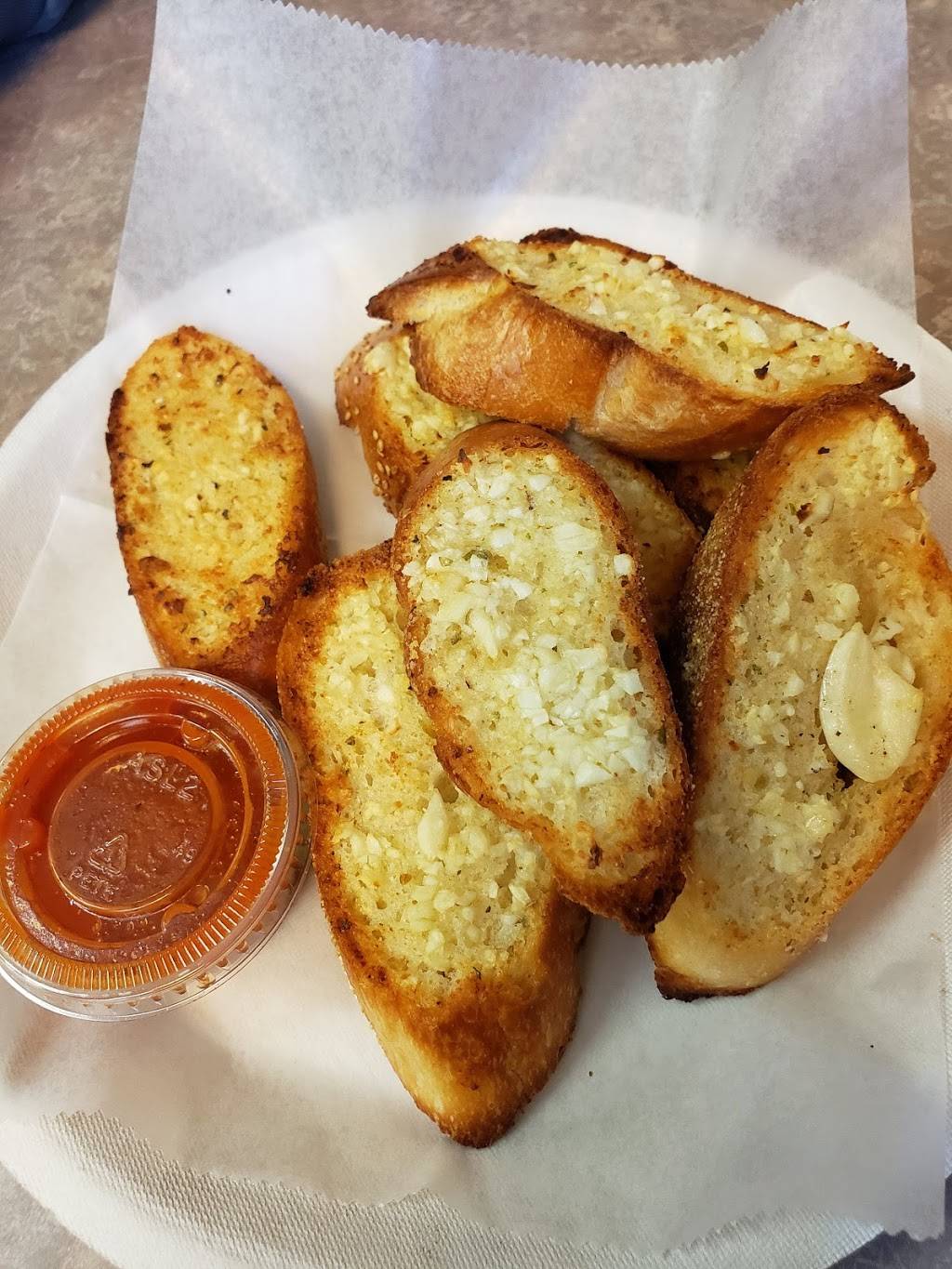 Singas Famous Pizza | restaurant | 2500 Central Park Ave, Yonkers, NY 10710, USA | 9149612611 OR +1 914-961-2611