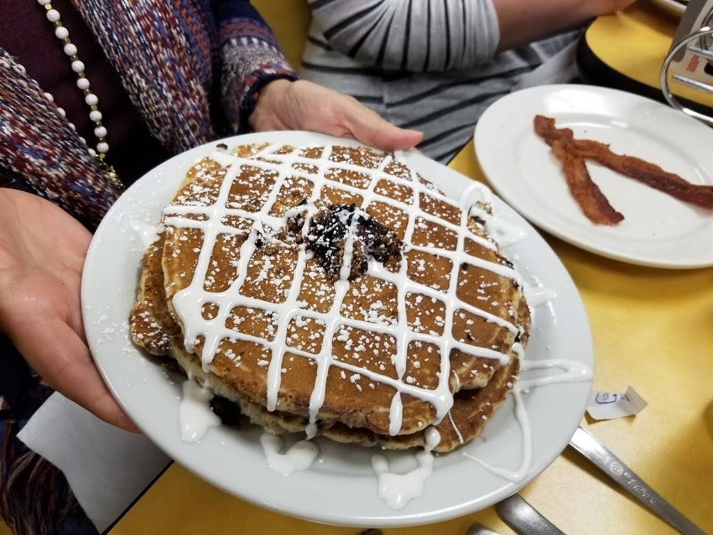 Airport Diner | restaurant | 2602 Bay Ave, Ocean City, NJ 08226, USA | 6093993663 OR +1 609-399-3663