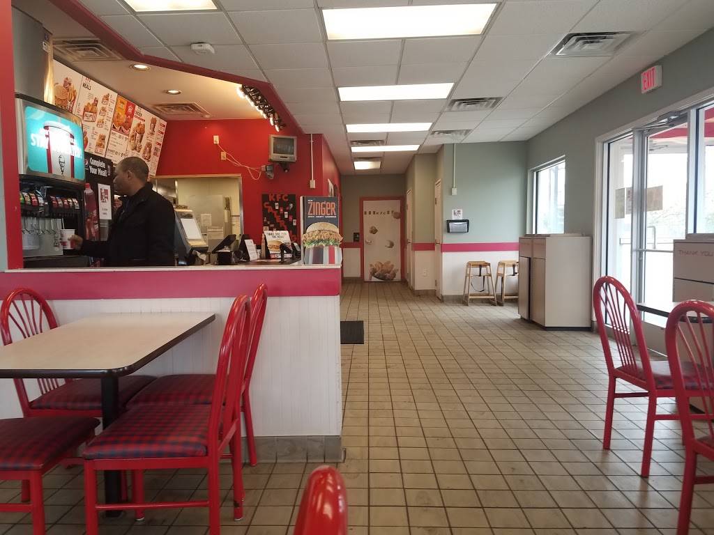 KFC | restaurant | 2200 Green Bay Rd, North Chicago, IL 60064, USA | 8474734258 OR +1 847-473-4258