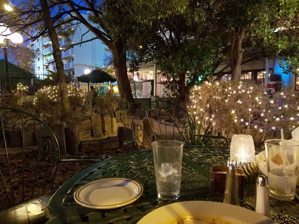 Capos Italian Restaurants | restaurant | 722 Central Ave SW, Albuquerque, NM 87102, USA | 5052422006 OR +1 505-242-2006