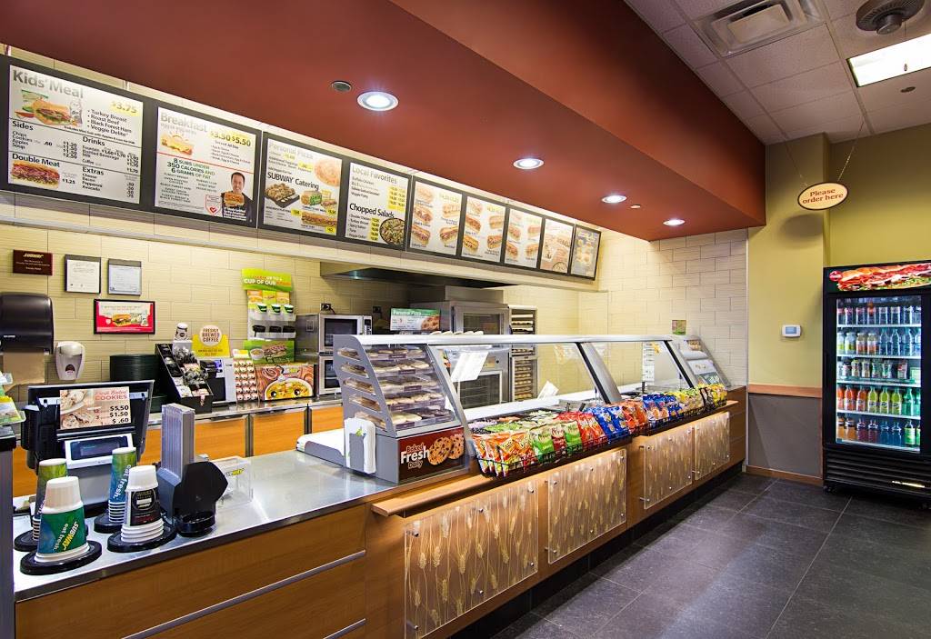Subway Restaurants | restaurant | 333 E Benton Pl #107, Chicago, IL 60601, USA | 3124488084 OR +1 312-448-8084