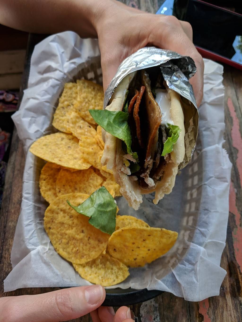 Huc-A-Poos Bites and Booze | restaurant | 1213 US-80, Tybee Island, GA 31328, USA | 9127865900 OR +1 912-786-5900