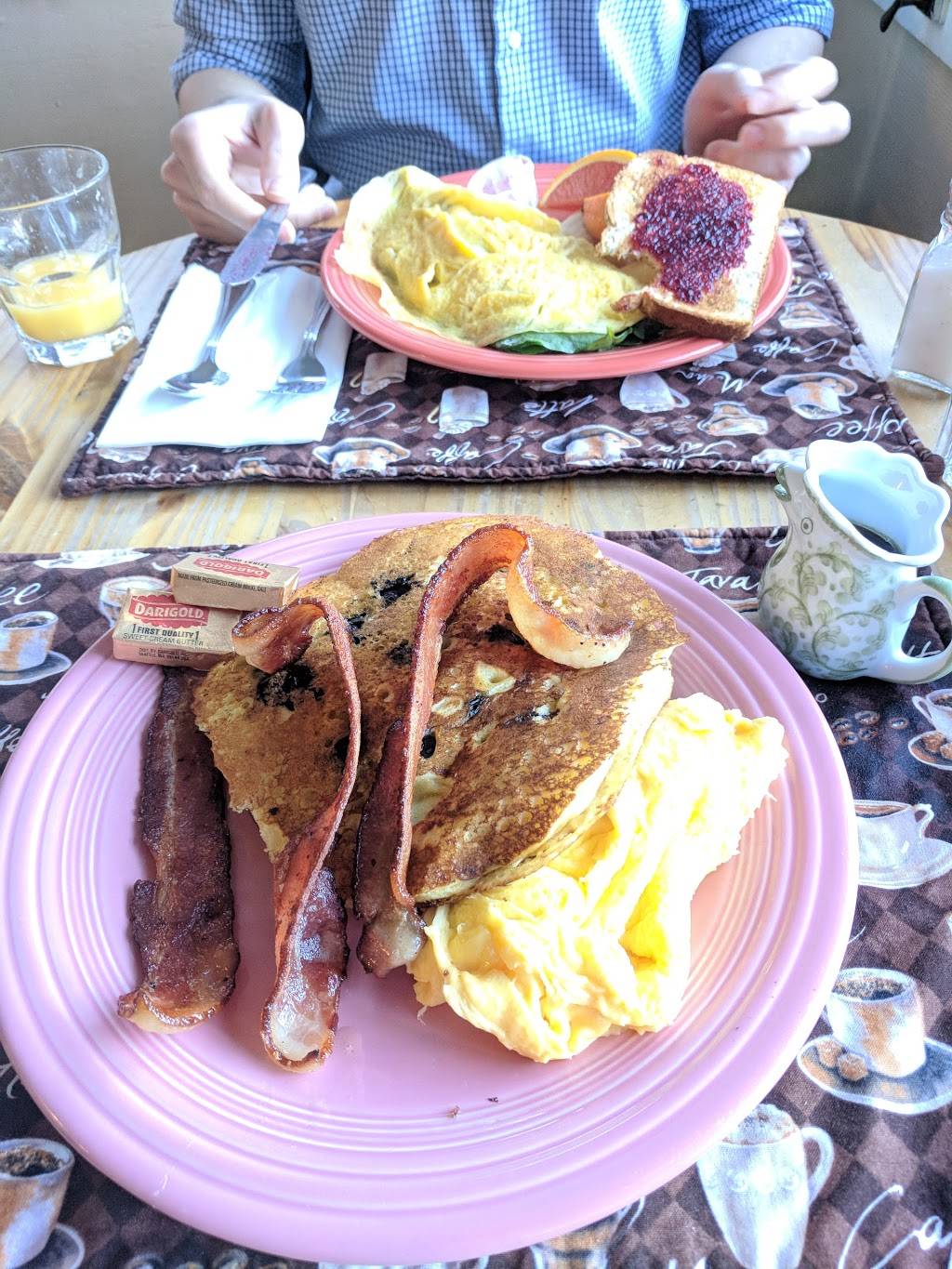 Twain Hartes Cottage Cafe | restaurant | 22975 Joaquin Gully Rd, Twain Harte, CA 95383, USA | 2095861402 OR +1 209-586-1402