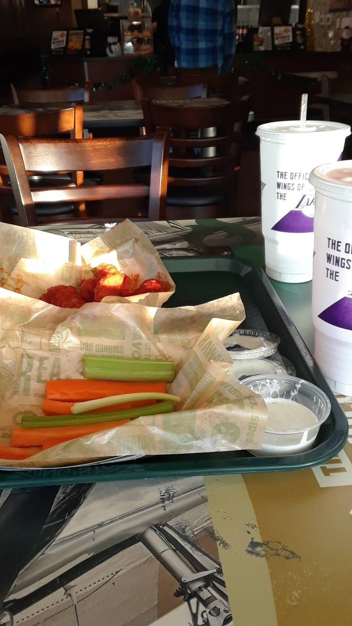 Wingstop | restaurant | 2824 Saviers Rd, Oxnard, CA 93033, USA | 8054839464 OR +1 805-483-9464