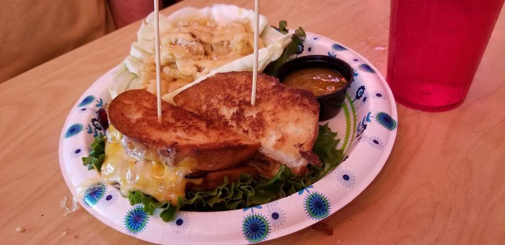 The Turf Club | restaurant | 4618 Eastern Ave, Cincinnati, OH 45226, USA | 5135334222 OR +1 513-533-4222