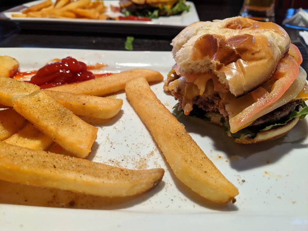 Red Robin Gourmet Burgers and Brews | restaurant | 6524 W Saginaw Hwy, Lansing, MI 48917, USA | 5178867440 OR +1 517-886-7440