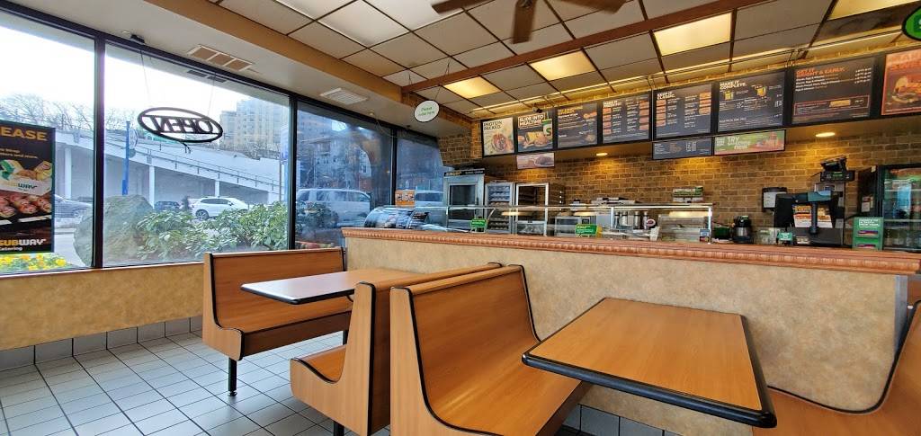 Subway Restaurants | restaurant | 2125 W Burnside St, Portland, OR 97210, USA | 5032410528 OR +1 503-241-0528