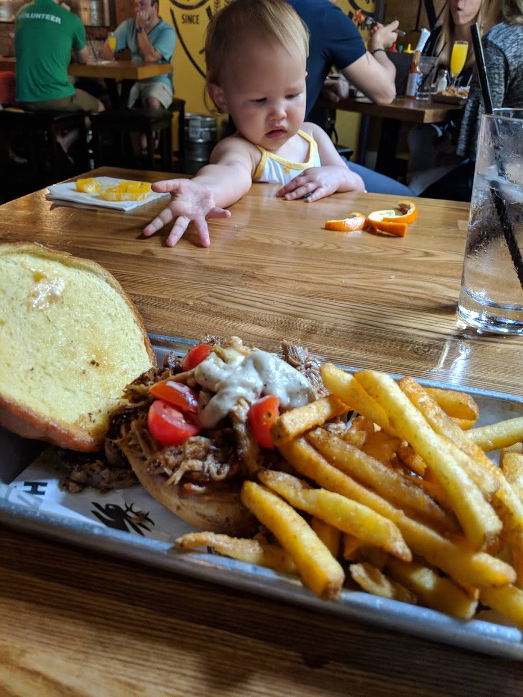 Hoptinger Bier Garden & Sausage House | restaurant | 333 1st St N, Jacksonville Beach, FL 32250, USA | 9042220796 OR +1 904-222-0796