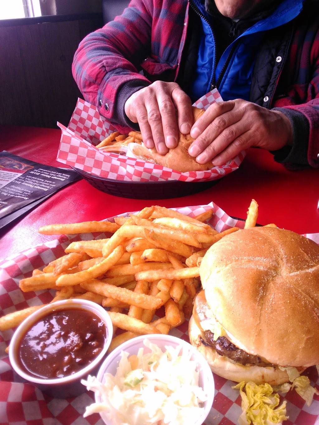 Big Bone BBQ | restaurant | 1 Church St, Georgina, ON L4P 3E9, Canada | 9055352663 OR +1 905-535-2663