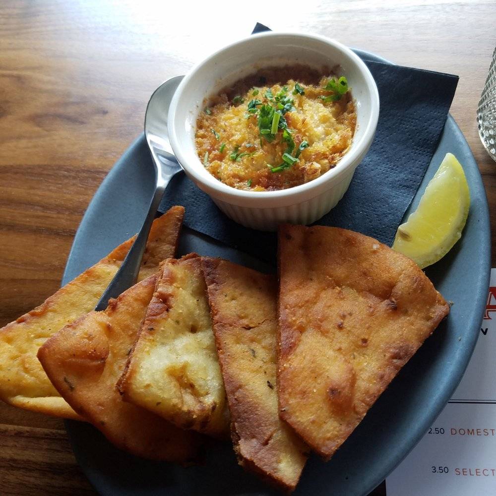 Pearl Tavern | restaurant | 1672 NW Chipman Rd, Lees Summit, MO 64081, USA | 8163471986 OR +1 816-347-1986