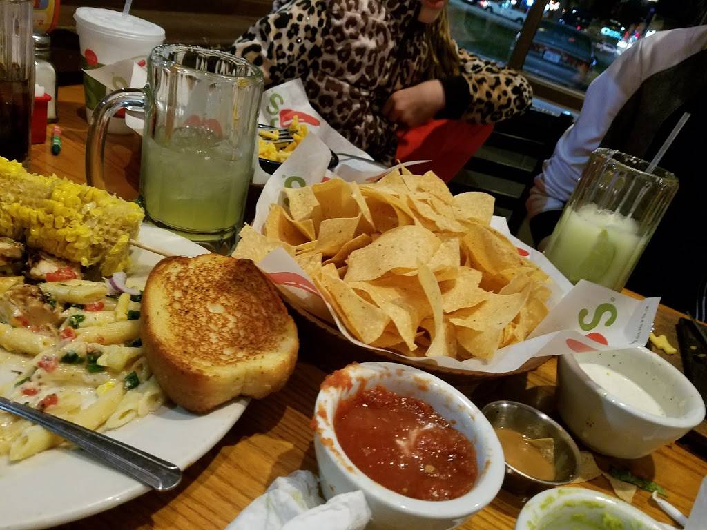 Chilis Grill & Bar | restaurant | 2021 SW Wanamaker Rd, Topeka, KS 66604, USA | 7852719777 OR +1 785-271-9777