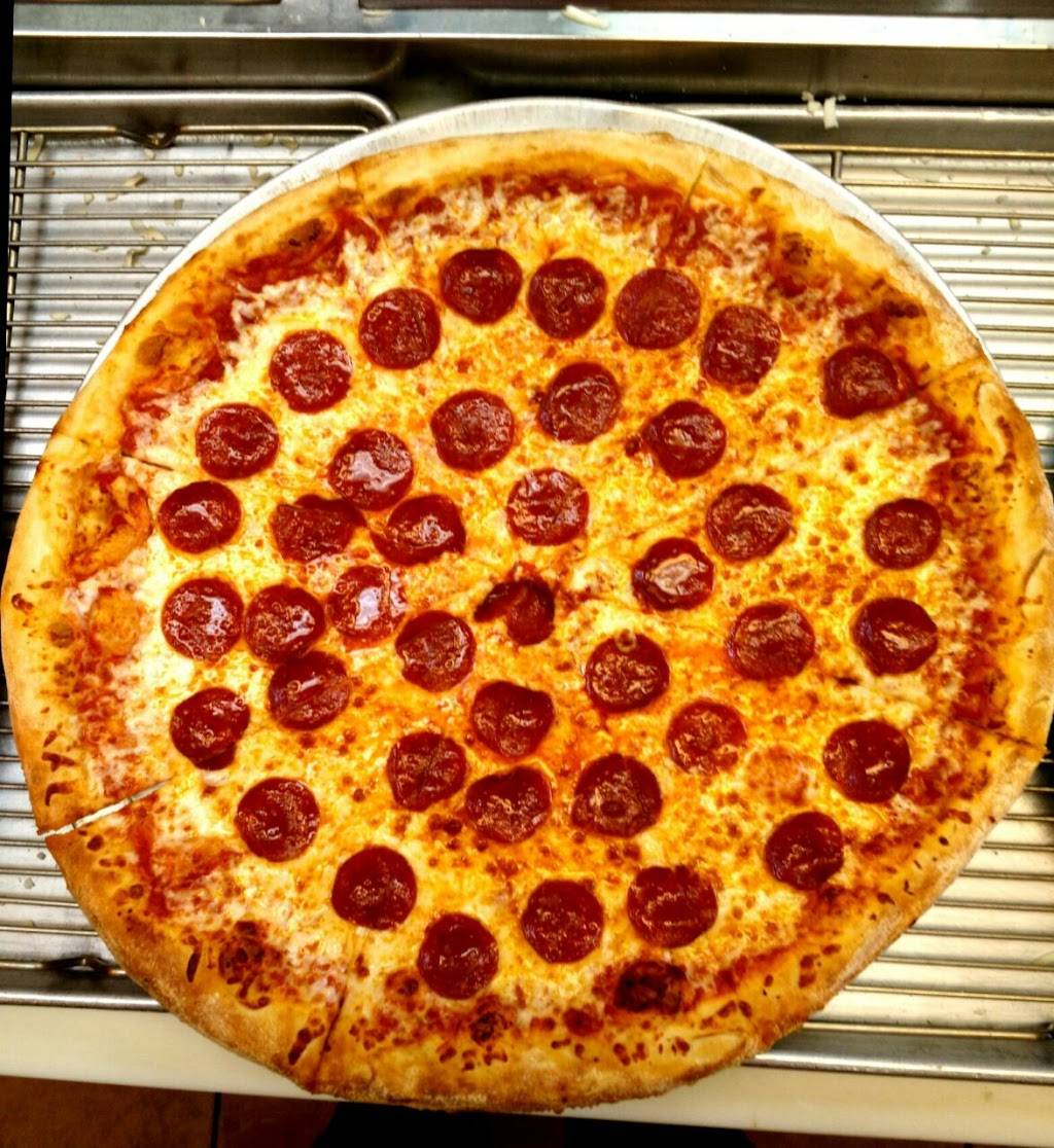 RoadRunners Pizza & Subs | meal takeaway | 8420 Louisburg Rd, Raleigh, NC 27616, USA | 9192667606 OR +1 919-266-7606