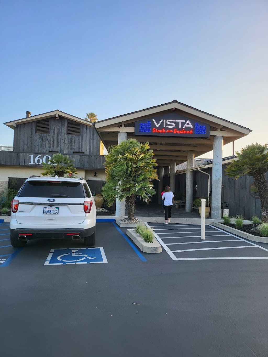 Vista Steak and Seafood | restaurant | 1601 Price St, Pismo Beach, CA 93449, USA | 8055569000 OR +1 805-556-9000