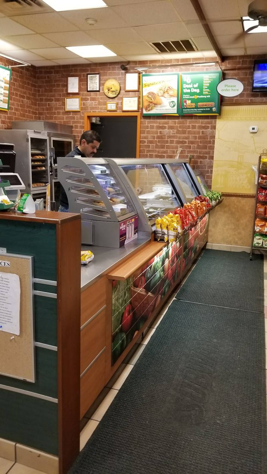 Subway Restaurants | restaurant | 400F Horseblock Road, Farmingville, NY 11738, USA | 6318803330 OR +1 631-880-3330