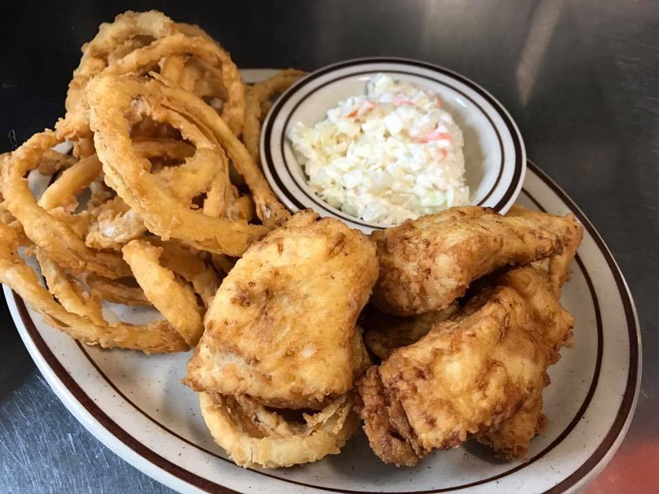 Town Line Family Restaurant | restaurant | 10 New County Rd, Hollis, ME 04042, USA | 2074994300 OR +1 207-499-4300