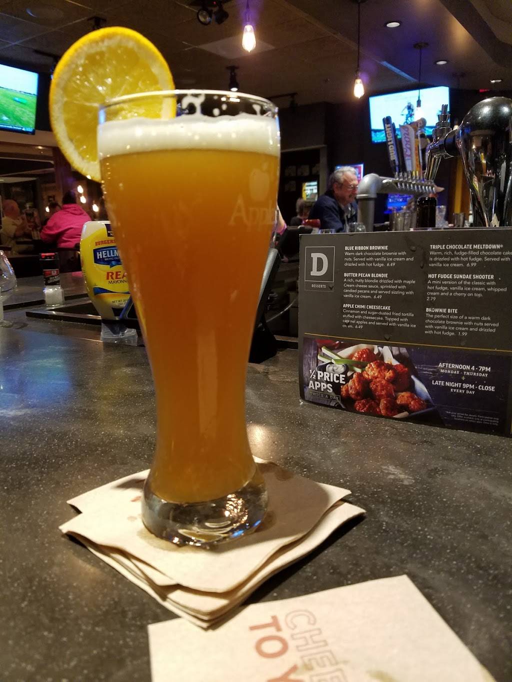 Applebees Grill + Bar | restaurant | 12825 Washington Twp Blvd, Waynesboro, PA 17268, USA | 7177493057 OR +1 717-749-3057