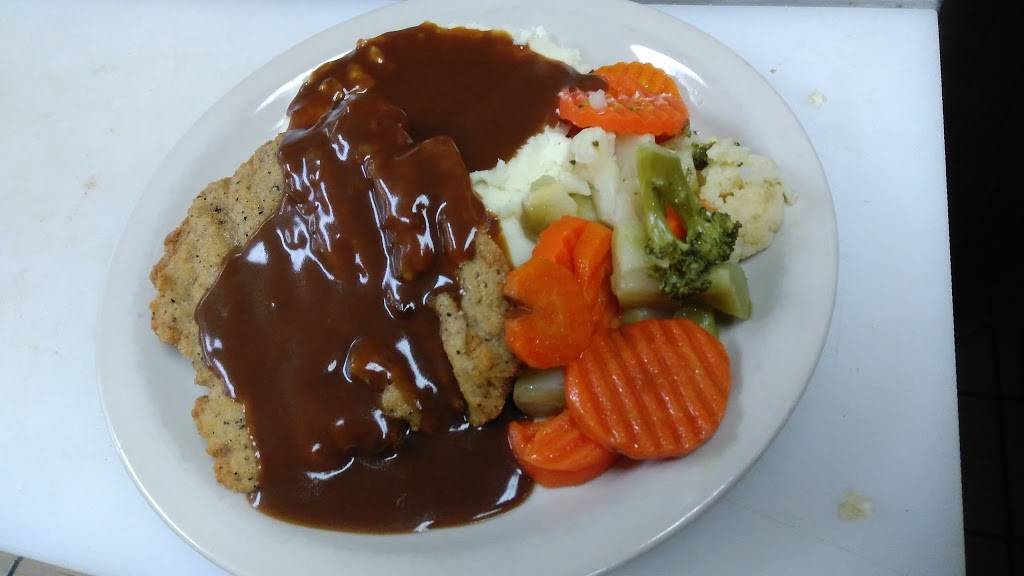 Big V Restaurant | restaurant | 32 Hall St, LaBelle, FL 33935, USA | 8636752917 OR +1 863-675-2917