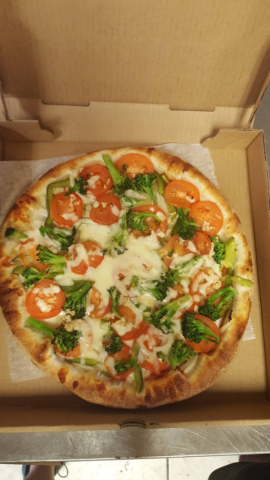 Bella Milano Pizza | meal delivery | 29 St James Blvd, Springfield, MA 01104, USA | 4137464700 OR +1 413-746-4700