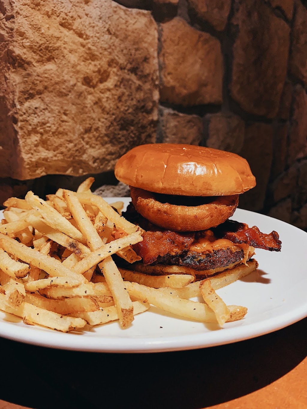 Firesides | restaurant | 4000 W Comanche St, Dodge City, KS 67801, USA | 6206827777 OR +1 620-682-7777