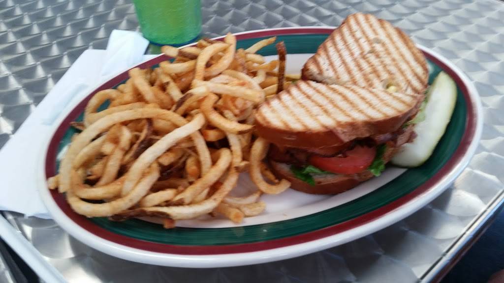 Barneys Family Diner | restaurant | 108 E Michigan Ave, Grass Lake, MI 49240, USA | 5175228897 OR +1 517-522-8897