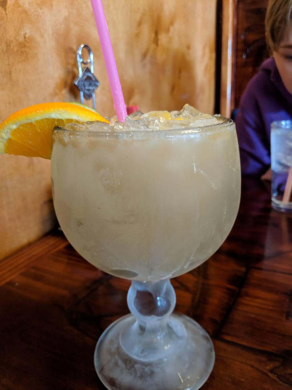 Casa del Mar Mexican Restaurant bar | restaurant | 3725 S Cleveland Massillon Rd, Barberton, OH 44203, USA | 3308256000 OR +1 330-825-6000